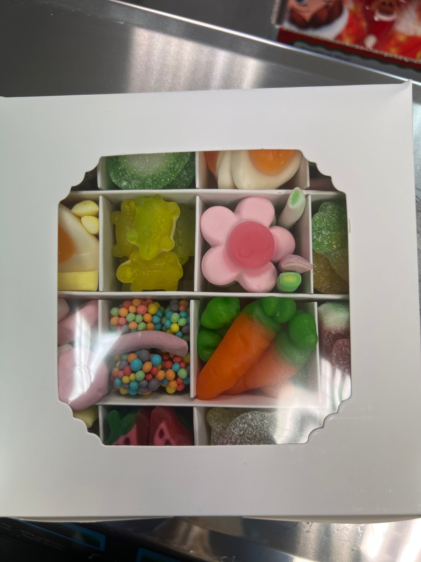 Sweet & Fizzy Deluxe Candy Box – 450g
