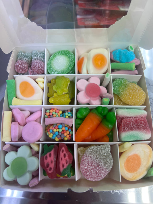Sweet & Fizzy Deluxe Candy Box – 450g